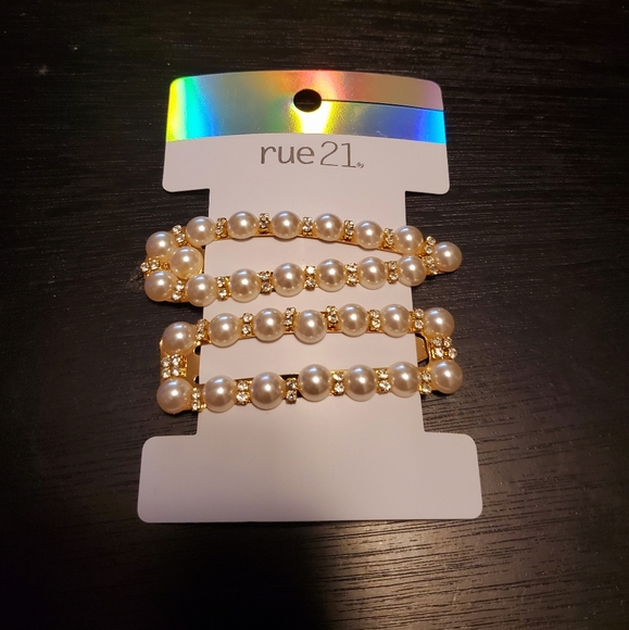 Pearl Hair Clips - Picture 1 of 2